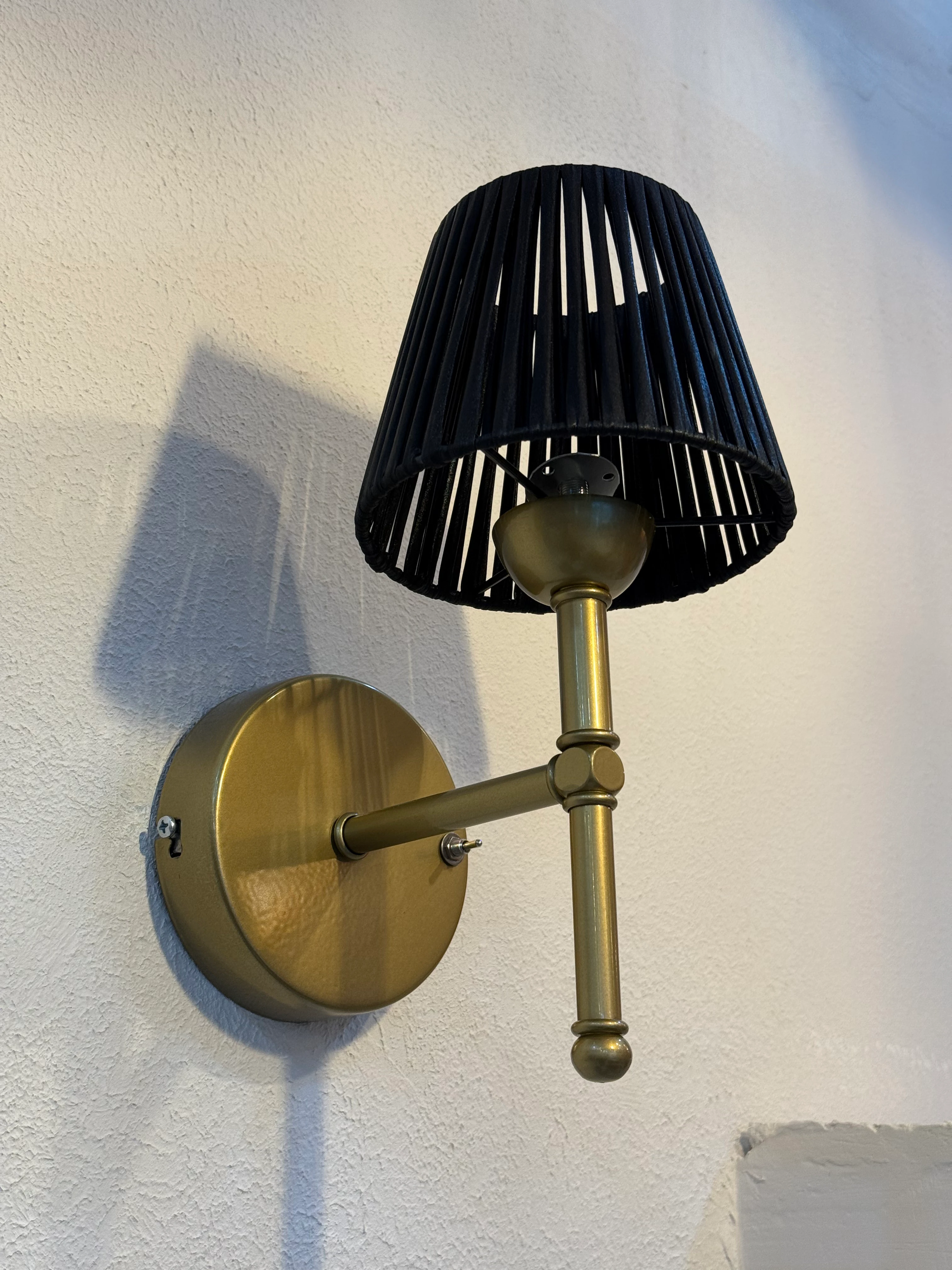 Siyah Deri Kablosuz Pilli Duvar Aydınlatması Aplik - Alt Eskitme Gold